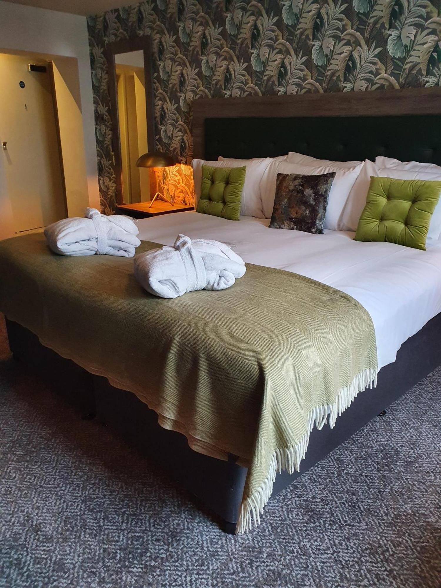 Отель The Coach And Horses Хексем Номер фото